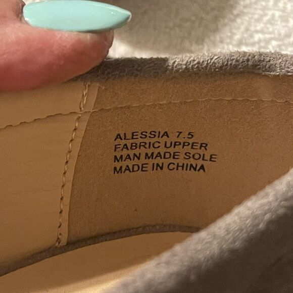 Tahari Loafers Womans 7.5 Alessia Gray Suede Tassel Flat Slip-on Shoes - Picture 6 of 7